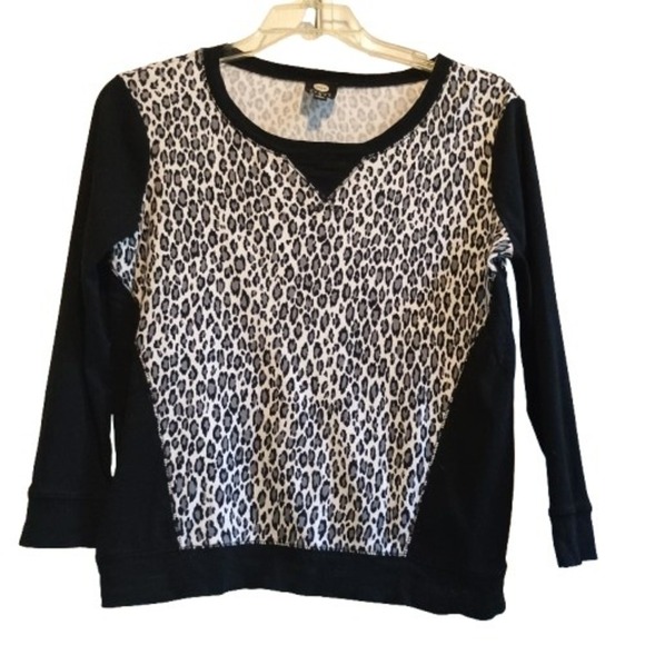 Jones New York Tops - JNY Jones New York Sport Leopard Print Long Sleeve Top -‎ Sz M